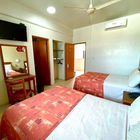 Hotel Delfines - A 2 Calles Del Acuario Veracruz Bagian luar foto