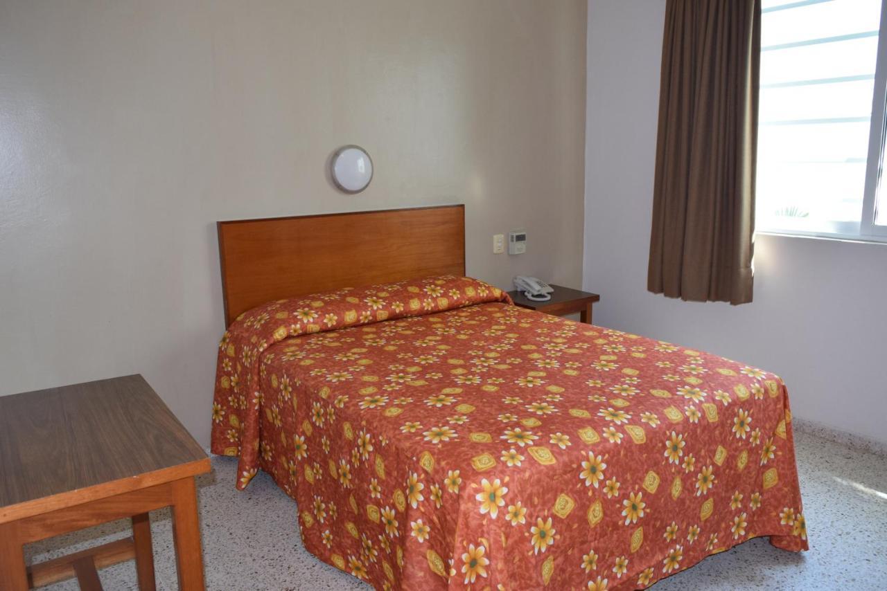 Hotel Delfines - A 2 Calles Del Acuario Veracruz Bagian luar foto