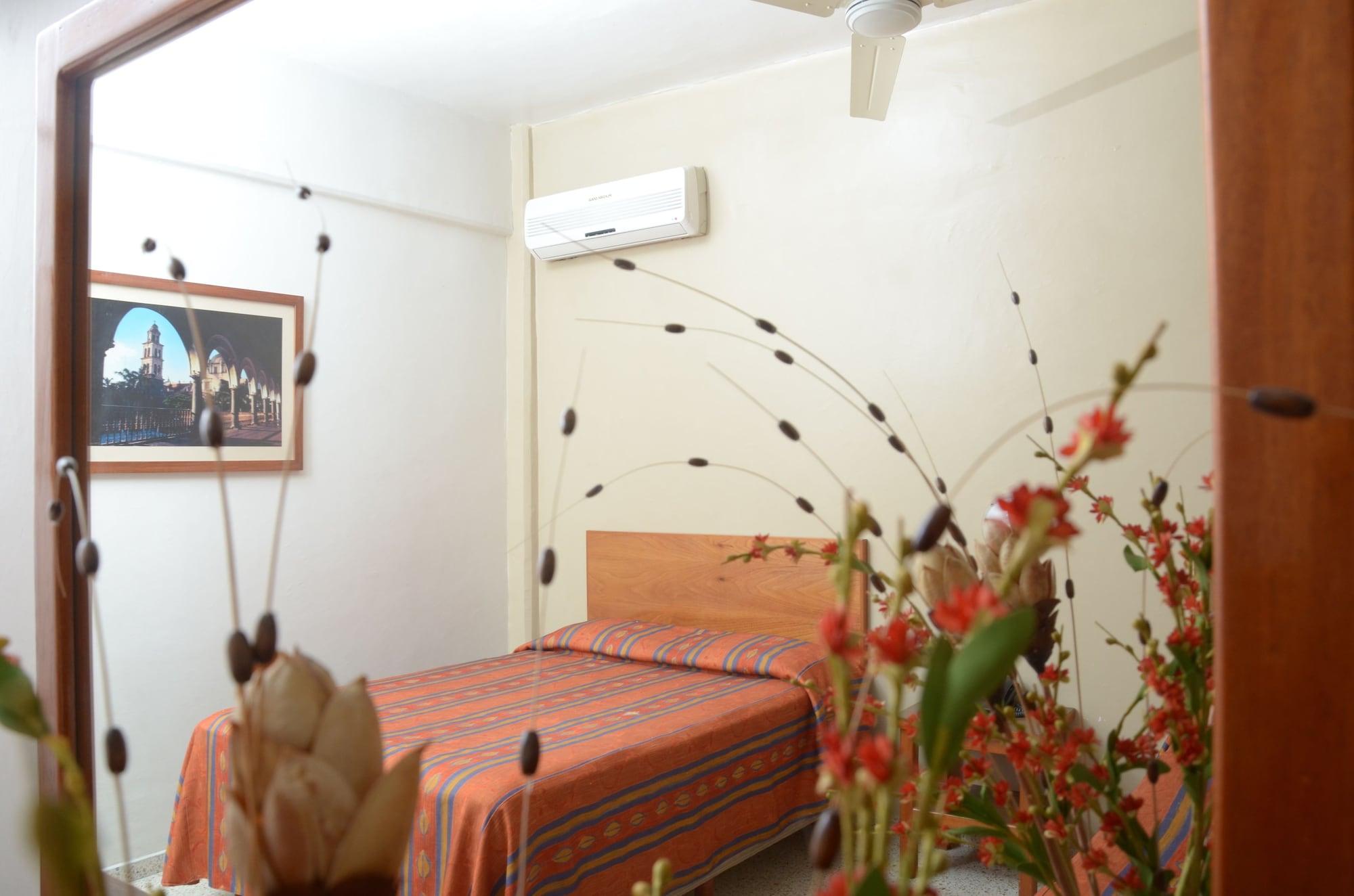 Hotel Delfines - A 2 Calles Del Acuario Veracruz Bagian luar foto