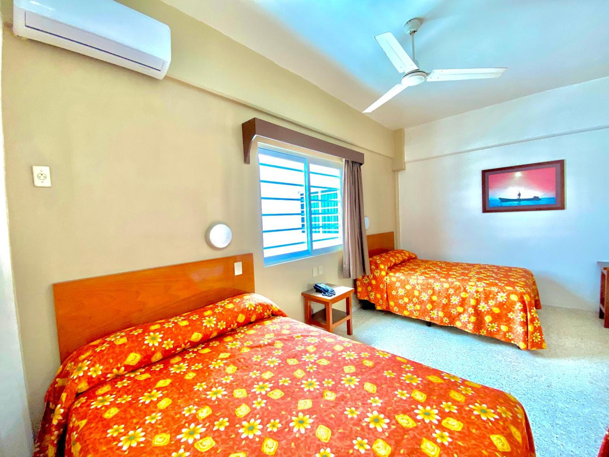 Hotel Delfines - A 2 Calles Del Acuario Veracruz Bagian luar foto