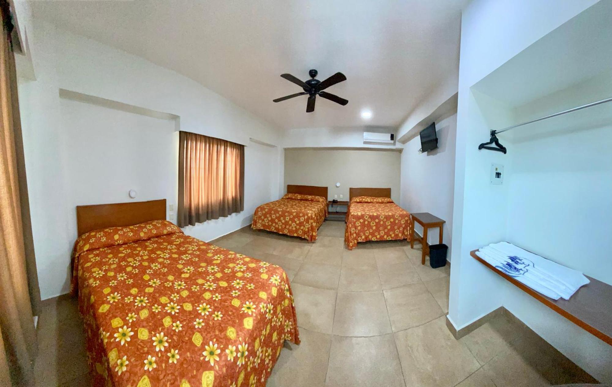 Hotel Delfines - A 2 Calles Del Acuario Veracruz Bagian luar foto