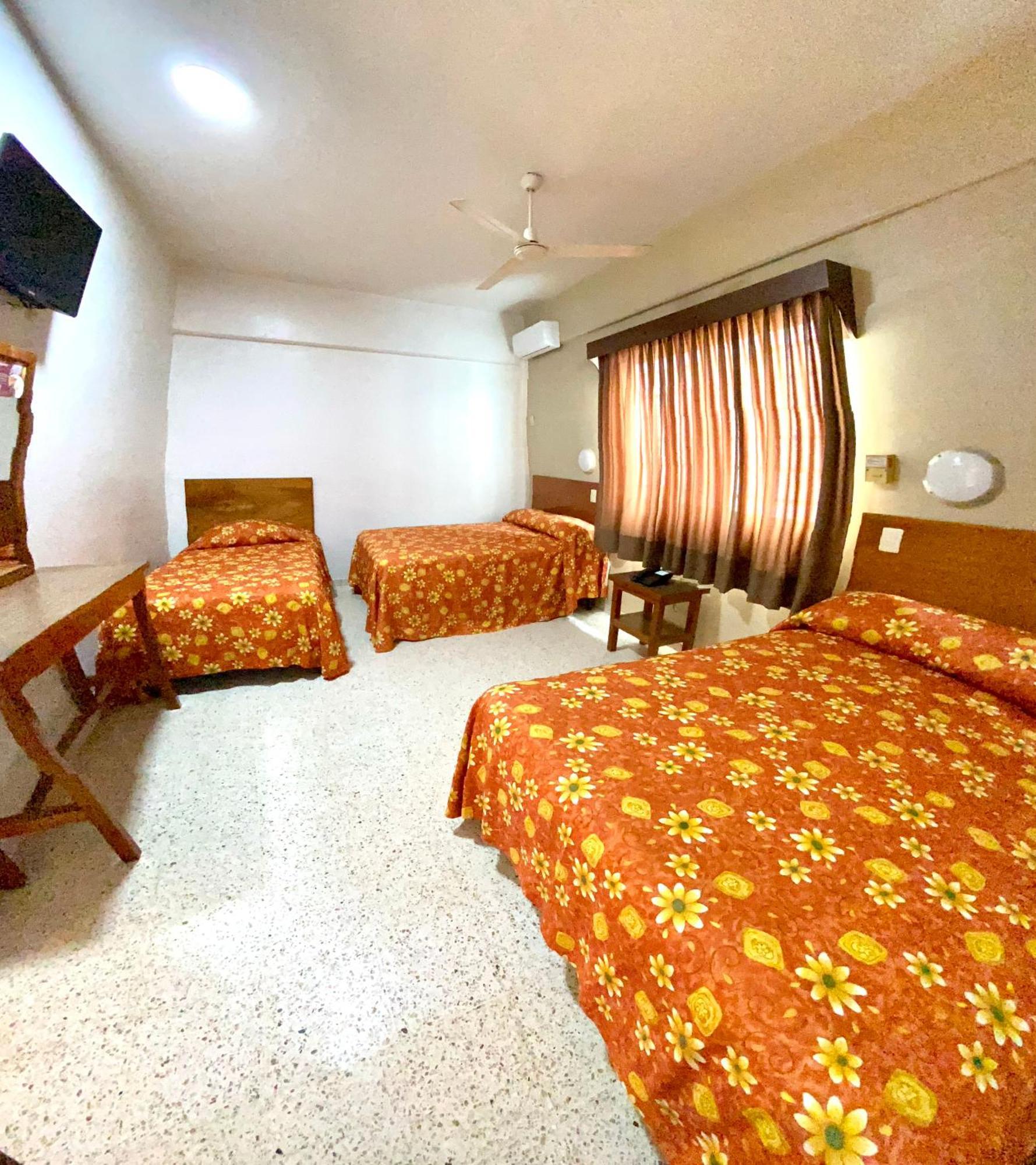Hotel Delfines - A 2 Calles Del Acuario Veracruz Bagian luar foto