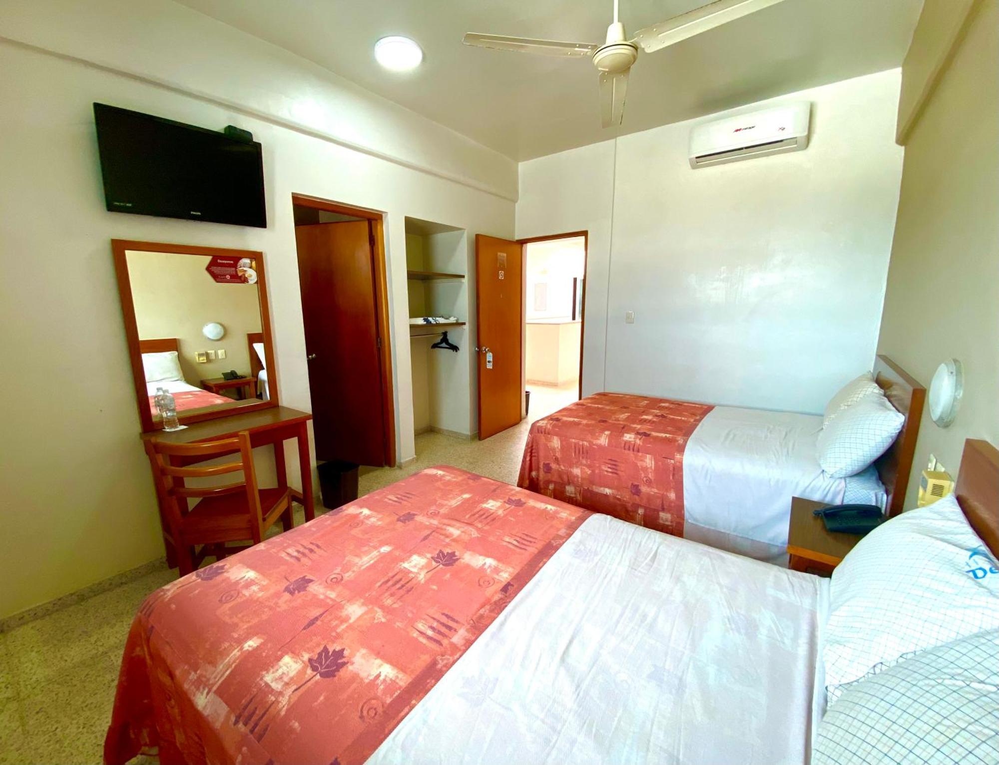 Hotel Delfines - A 2 Calles Del Acuario Veracruz Bagian luar foto