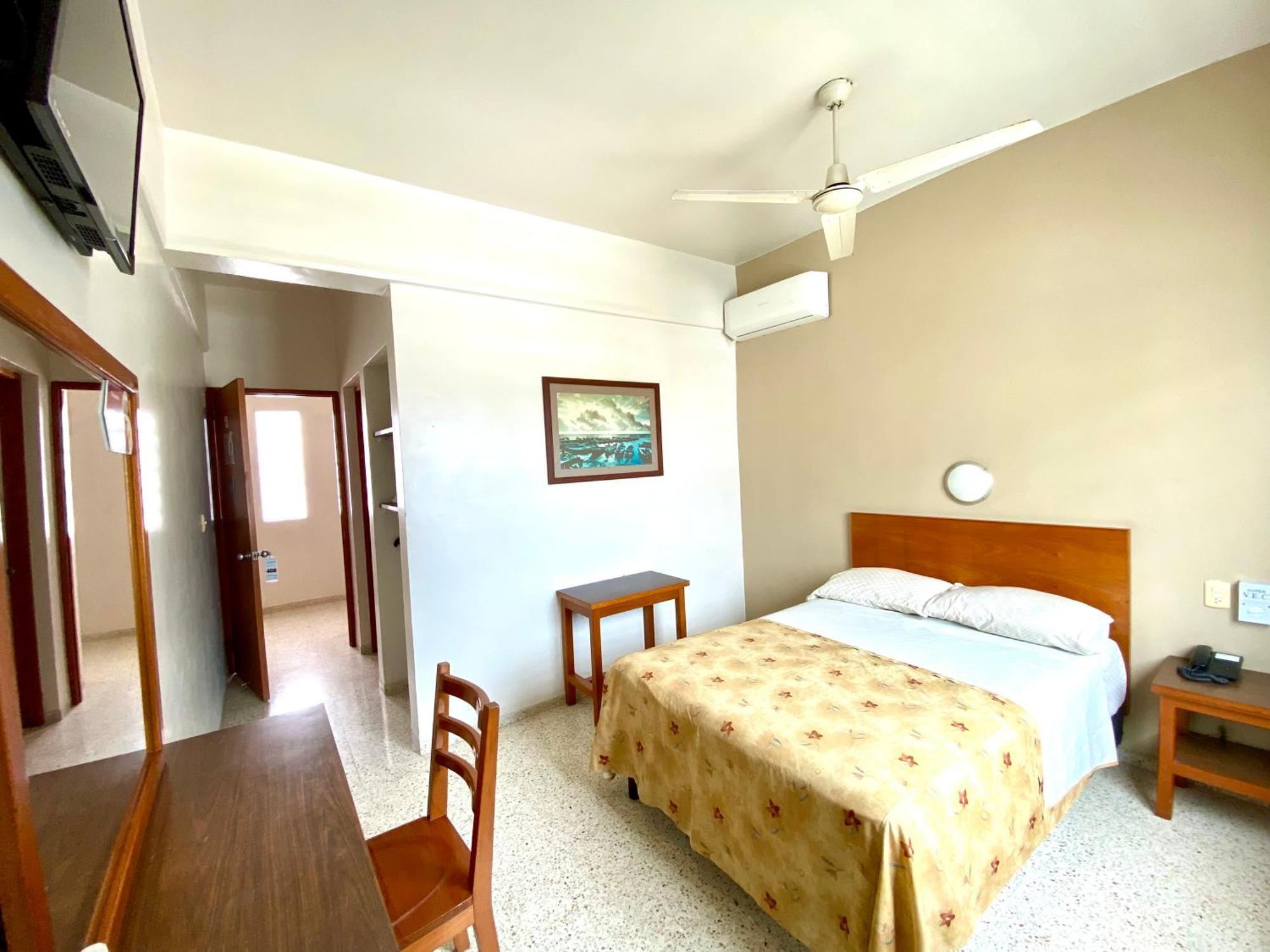 Hotel Delfines - A 2 Calles Del Acuario Veracruz Bagian luar foto